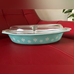 Pyrex Snowfake Divided Dish with Lid